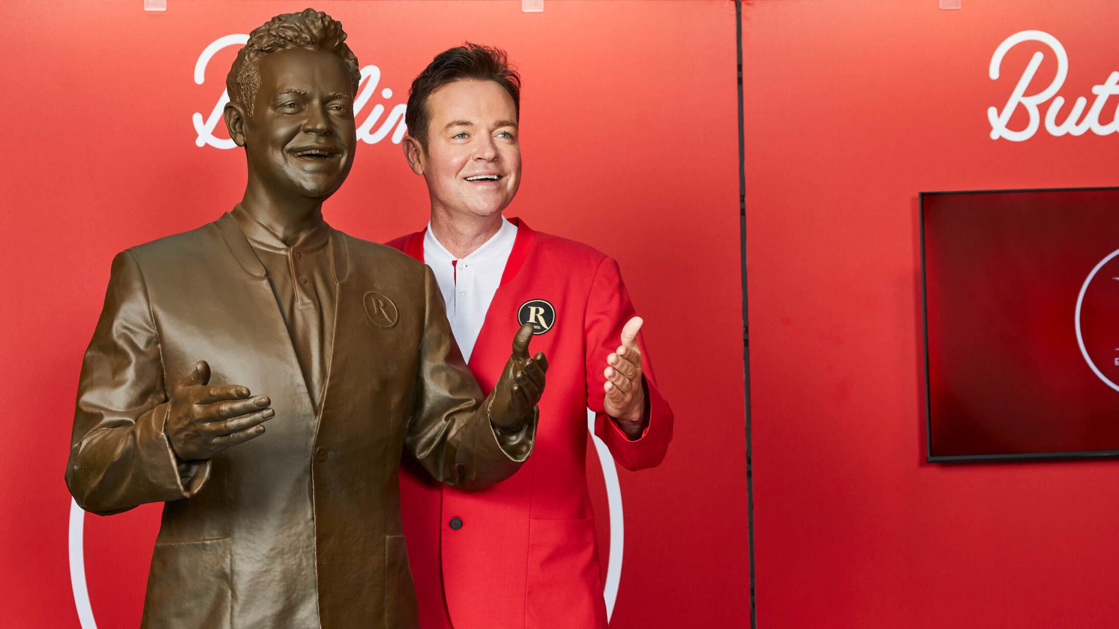 Stephen Mulhern poses for the camera alongside his statue.