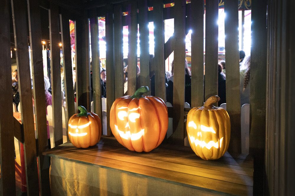 Three Jack-o'-lantern placed on a desk.